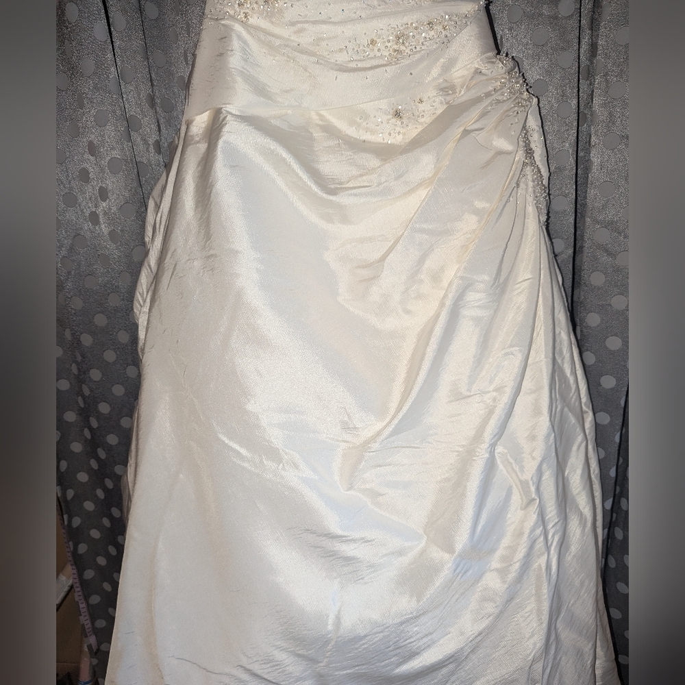 The DIAMOND COLLECTION Strapless Sequin Wedding Dress 12P - Picture 7 of 17